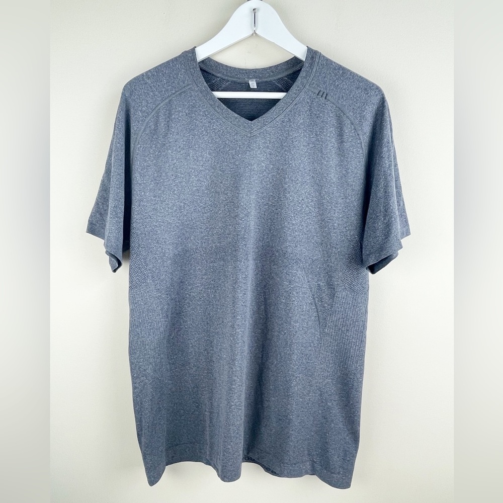 Lululemon Metal Vent Tech Short Sleeve V 2.0 
Slate / White L